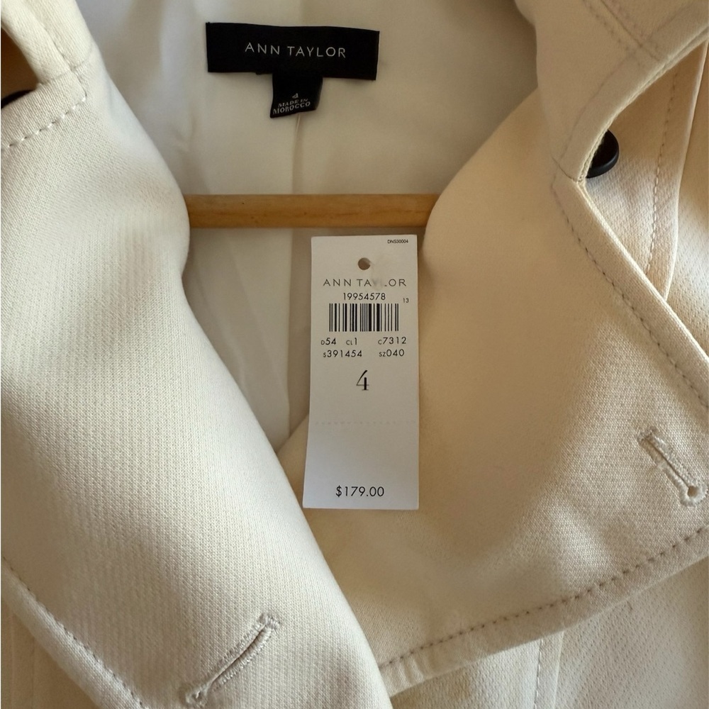 Ann Taylor | Cream Double-Breasted Fitted Crop Blazer, Size 4, NWT - Picture 8 of 15